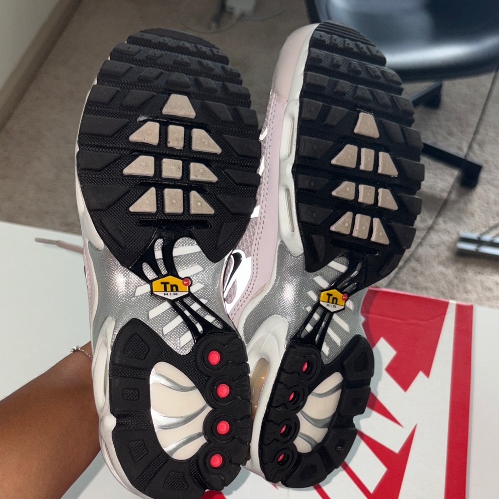 ๐๐๐Air max plus light pink (violet) size 8 - Picture 5 of 7